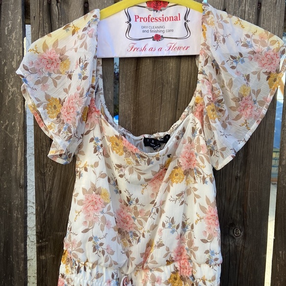 White Floral Ruffle Dress - Picture 3 of 8